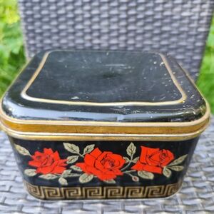 Vintage Black Gold Greek Key Design RED ROSE Tin missing one handle